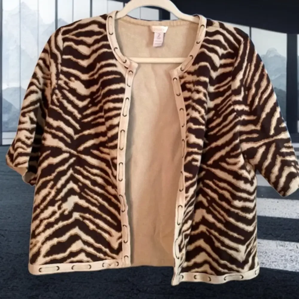 Chico’s animal print short sleeve‎ cardigan - Picture 2 of 6
